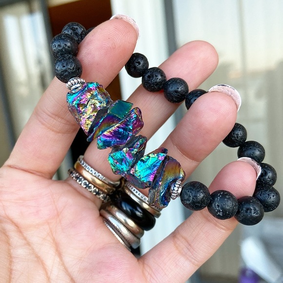 Druzy Titanium bracelet . purple yellow druzy iridescent quartz & lava beads - Picture 6 of 9